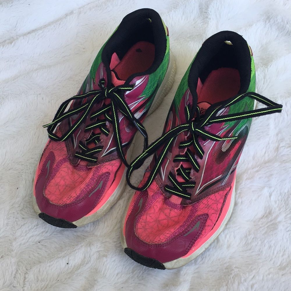 Sketchers go run size 6